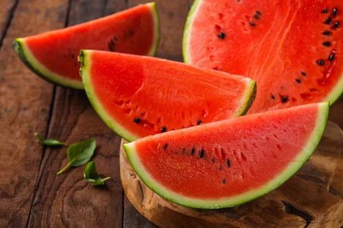 果果在吃瓜,果果的夏日瓜果时光