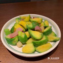 露腿吃瓜图片,露腿吃瓜，尽享清凉时光