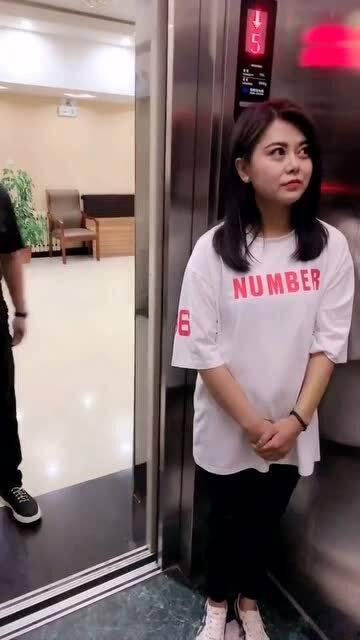 吃瓜群众搞笑电梯,笑料横生，欢乐无限