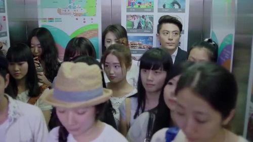 吃瓜小伙电梯被扔瓜是谁,瓜皮飞溅背后的惊人真相